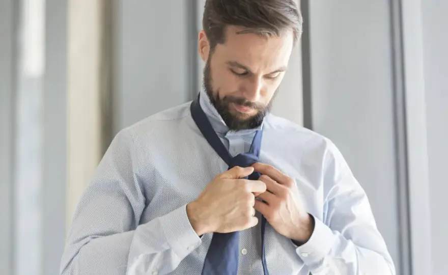 Einfacher Krawattenknoten - So gelingt der Four-in-Hand perfekt