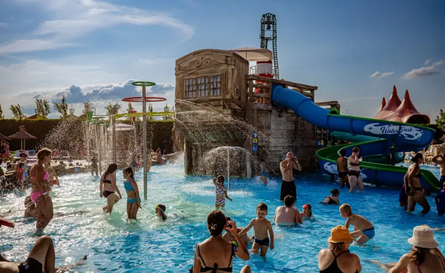 Energylandia: Ile kosztuje nocleg? Sprawdź ceny i pakiety