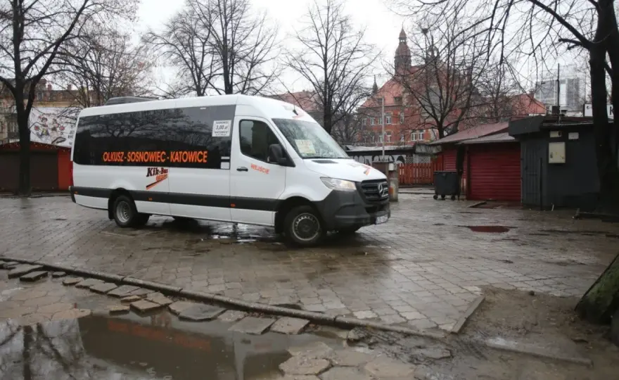 Kęty Dworzec PKP: Przystanek busa? Znajdź go błyskawicznie!