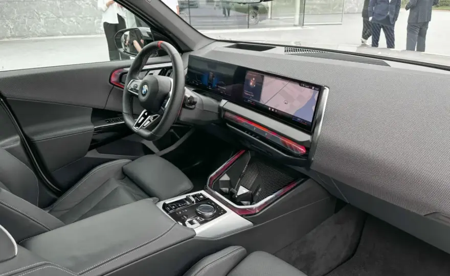 Nowe BMW X3 G45 - silniki, wnętrze i opinie. Którą wersję wybrać?