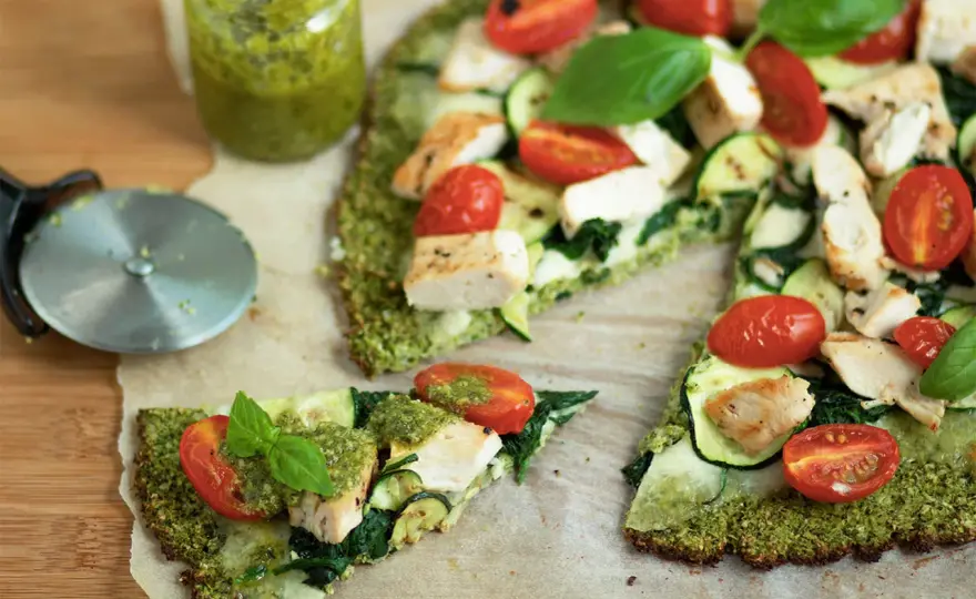 Pizza z brokuła: Zdrowy przepis na chrupiący spód (nawet dla keto)