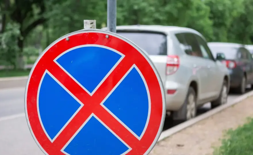 B-36 - co oznacza zakaz zatrzymania i kiedy grozi mandat?
