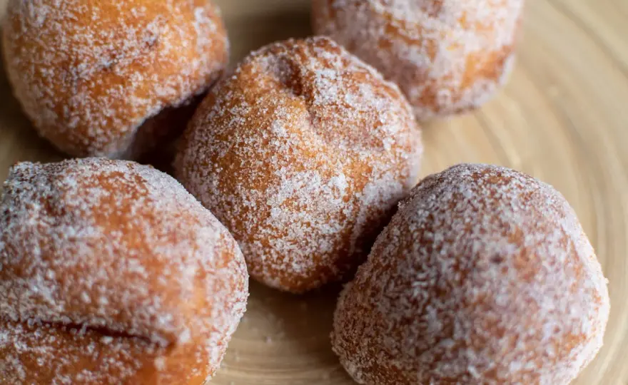 Pączki z batatów: przepis na puszyste, zdrowe i pyszne pączki