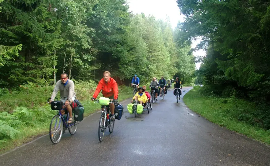 Szlaki turystyczne w Sierakowicach - trasy na spacer, rower i widoki