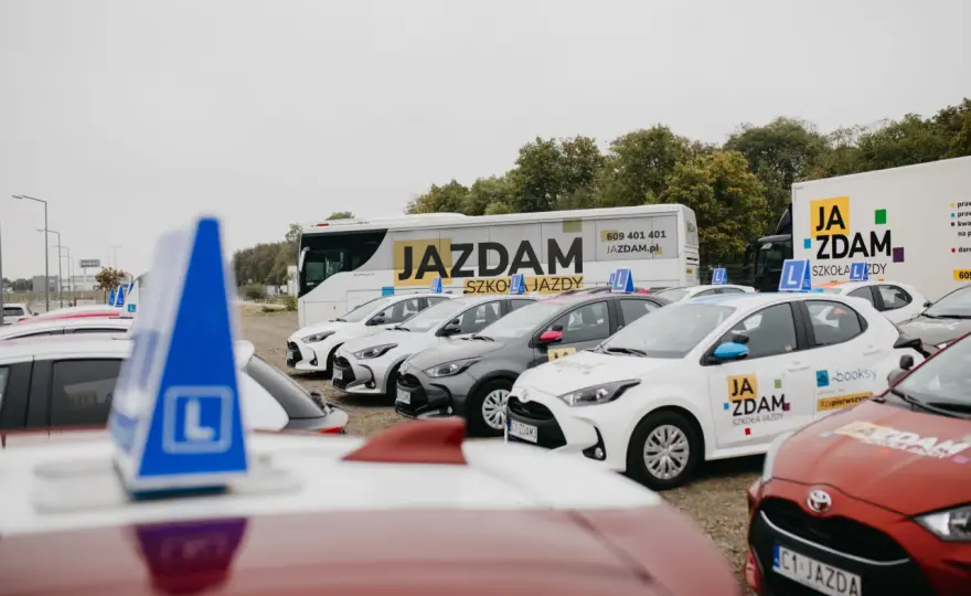 Prawo jazdy - wiek i kategorie. Kiedy możesz zacząć kurs?
