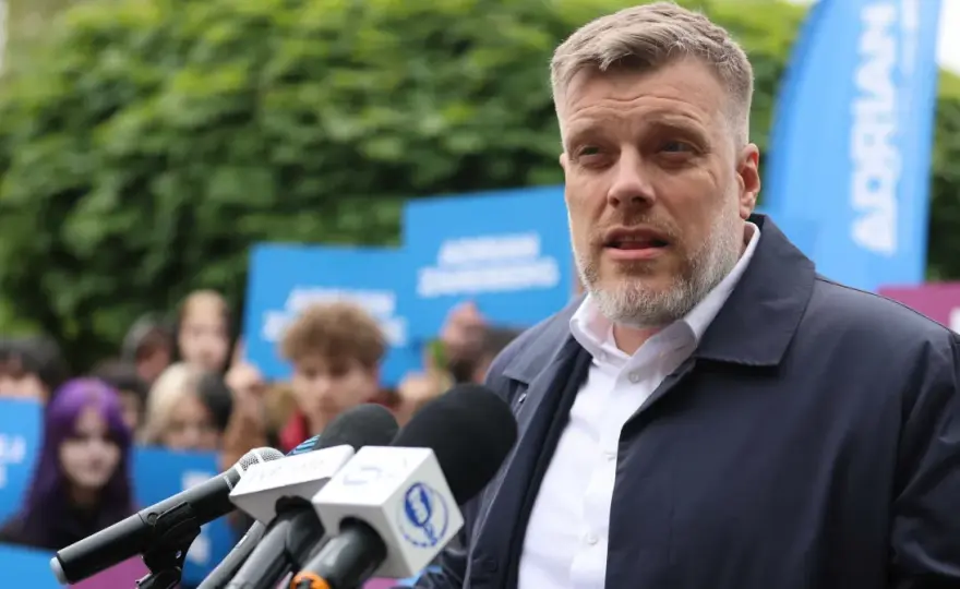 Kim jest Adrian Zandberg i co planuje dla Polski w przyszłości?
