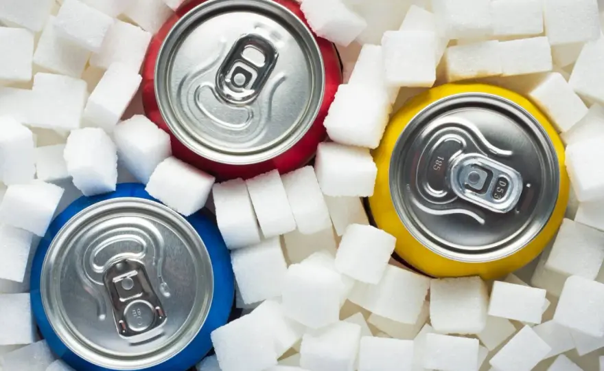 Czy Mirinda jest zdrowa? - Sprawdź, ile cukru ma jedna szklanka
