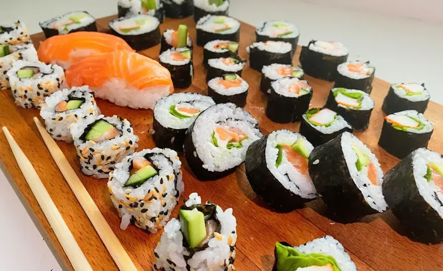 Jak przygotować sushi w domu - proste kroki i najczęstsze błędy