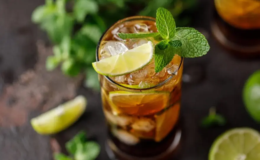 Cuba Libre - Przepis i proporcje. Jak nie zepsuć tego klasyka?
