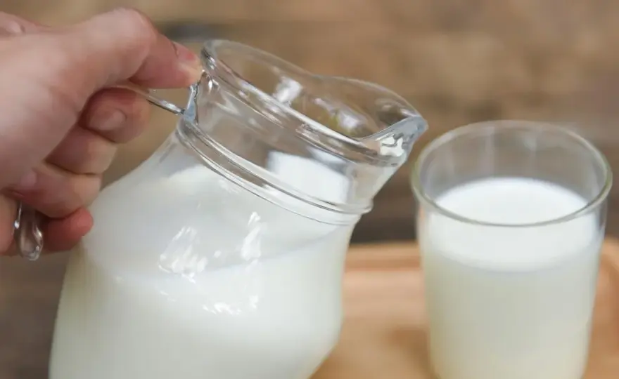 Maślanka czy kefir na odchudzanie: który napój wspiera dietę?