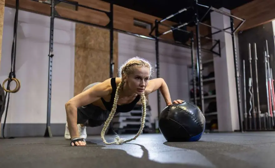 CrossFit dla początkujących. Jak zacząć bezpiecznie?