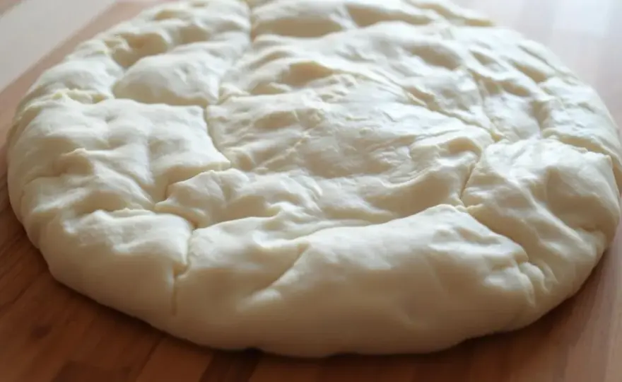 Jak szybko rozmrozić ciasto na pizzę? Sprawdzone metody krok po kroku