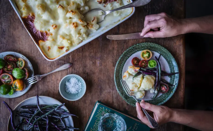 Gratinerad blomkål som blir krämig, gyllene och håller formen