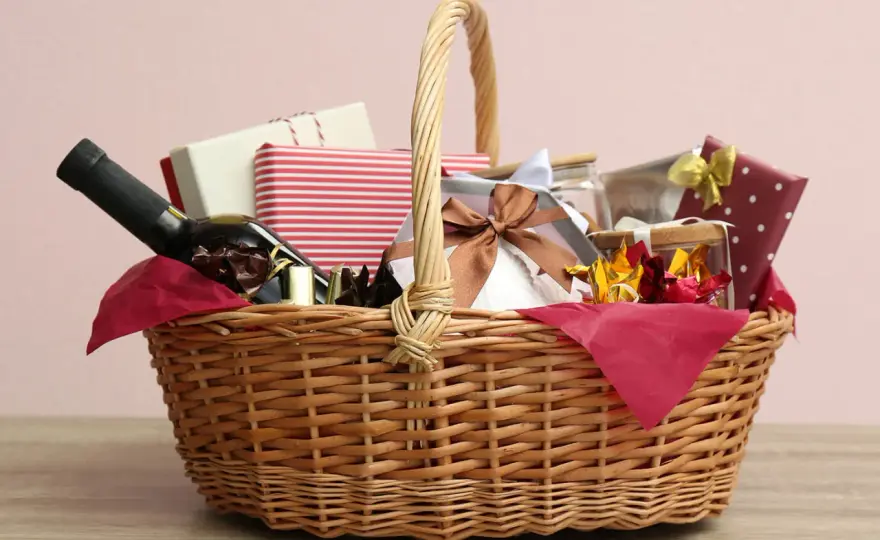 Cheap Raffle Prizes - 20+ Ideas Under $25 That Win Big