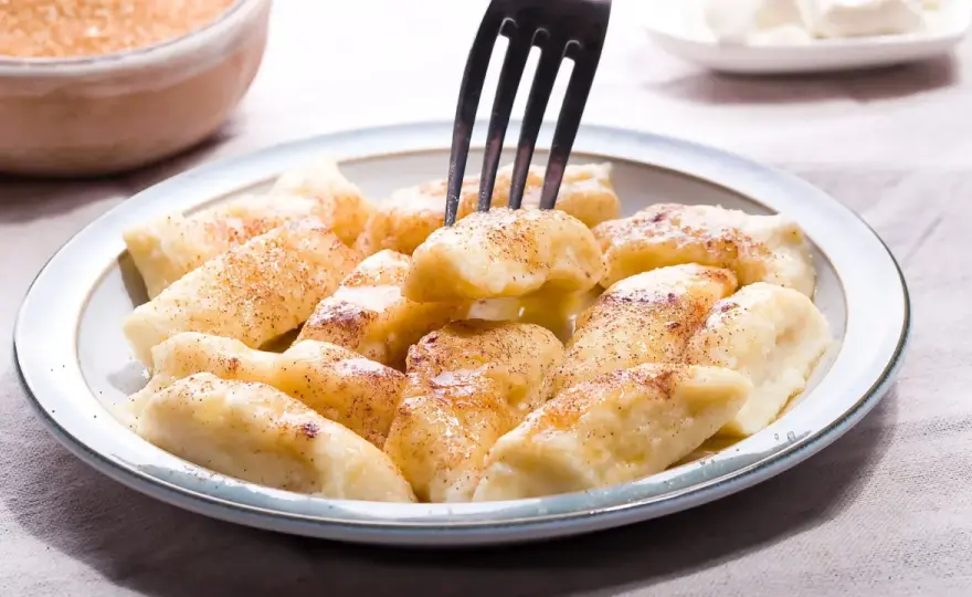 Pierogi leniwe: Prosty przepis na puszyste kluski krok po kroku