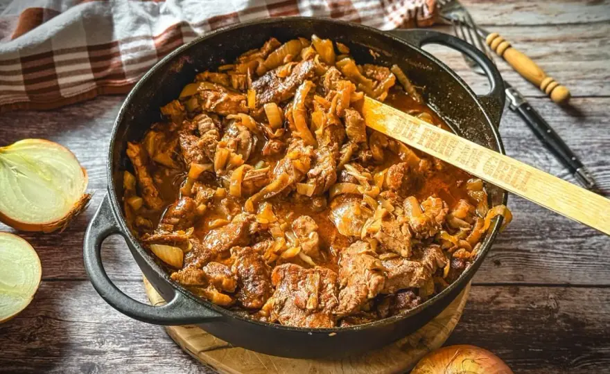 Zwiebelbraten im Ofen - So gelingt er saftig & zart