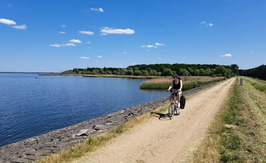 Odkryj Jezioro Turawskie: Atrakcje, plaże, sporty wodne planuj!