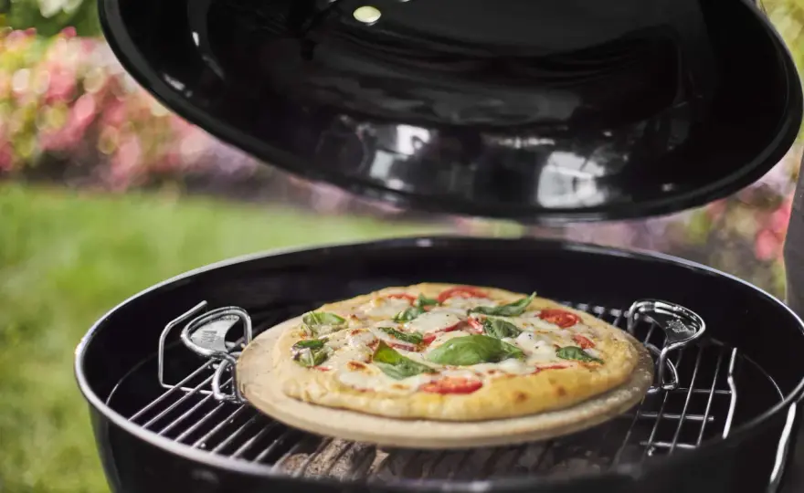 Jak przełożyć pizzę na kamień bez łopatki - 5 sprawdzonych metod