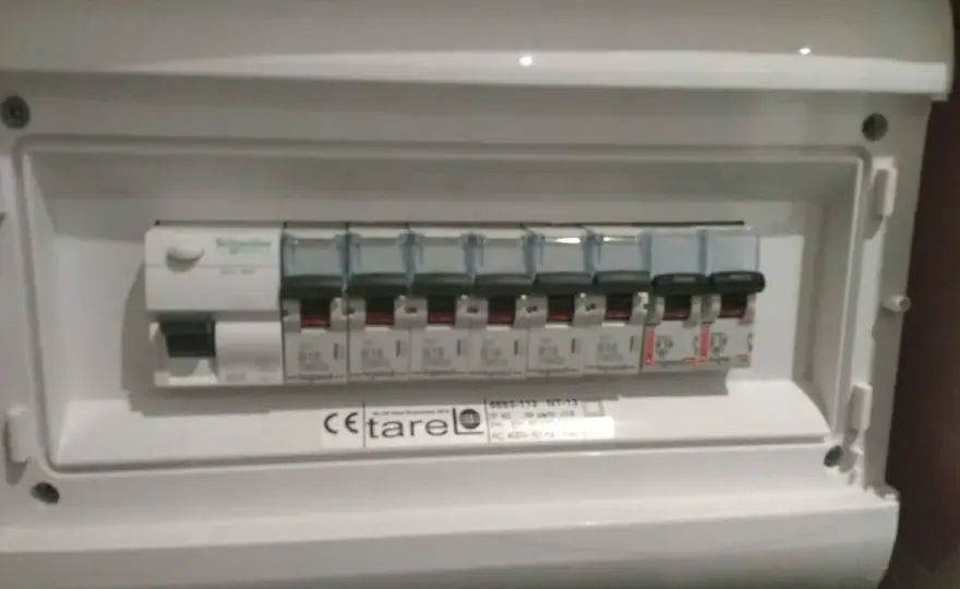 Ile faz w mieszkaniu? Poznaj rodzaje instalacji elektrycznych