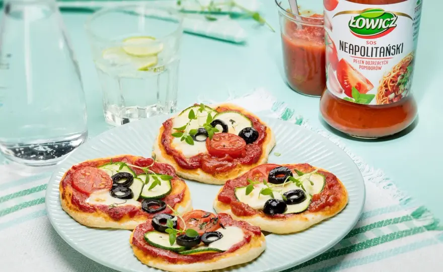 Pizzerinki: Przepis krok po kroku na idealne ciasto i dodatki