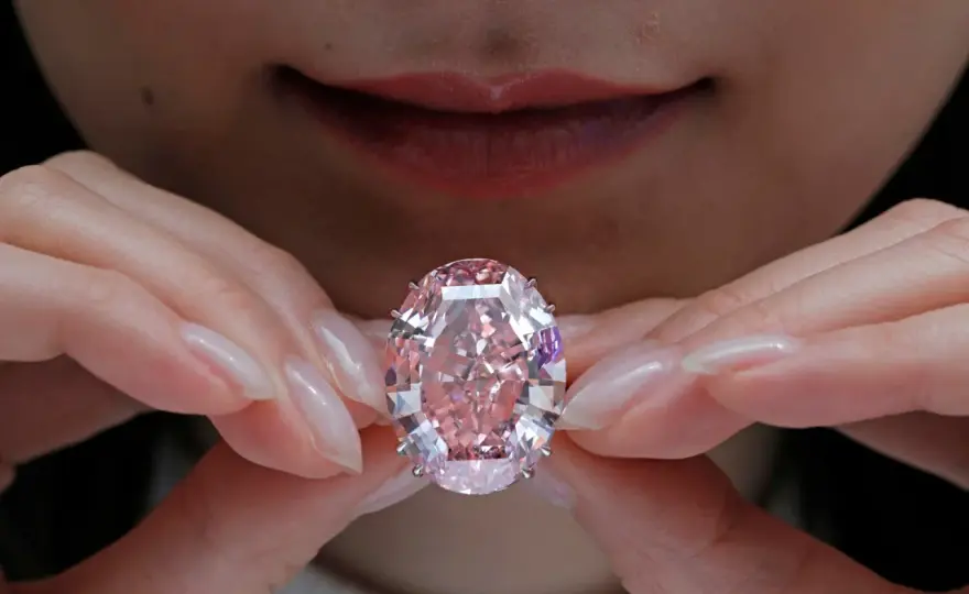 Teuerste Diamantenfarbe - Warum D und Rot den Markt anführen