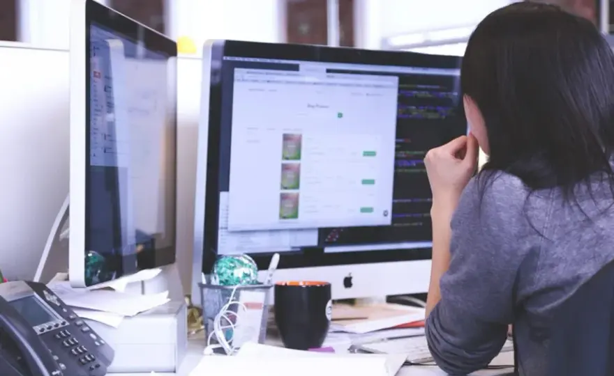 Écran 24 pouces - quelles dimensions prévoir sur un bureau ?