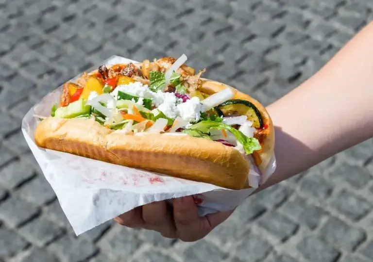 Ile kalorii ma kebab box z frytkami? Zaskakujące fakty o kaloriach