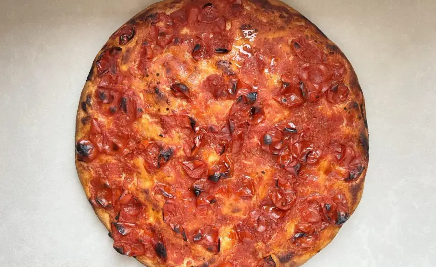 Focaccia al pomodoro morbida e croccante - metodo e dosi