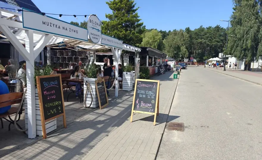 Deptak w Dębkach - spacer na plażę i do Piaśnicy