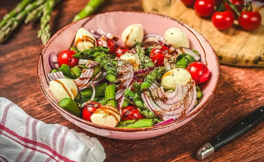 Spargelsalat perfekt zubereiten - Tipps für Dressing und Aroma