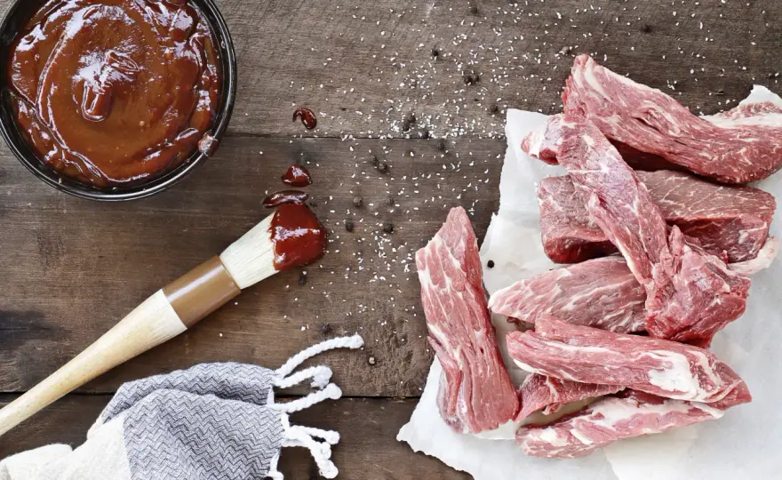 Domowy sos BBQ lepszy niż sklepowy: poznaj przepis krok po kroku