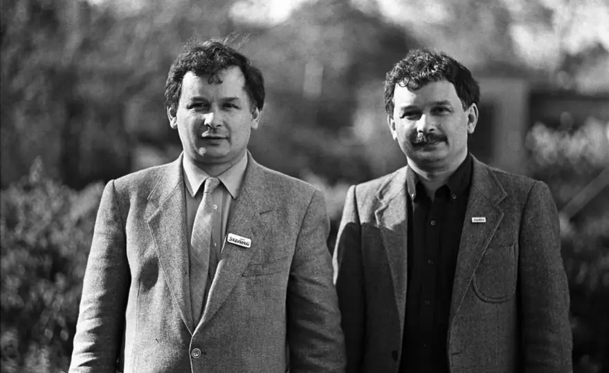 Czy Jarosław Kaczyński był internowany? Prawda o jego losach w PRL