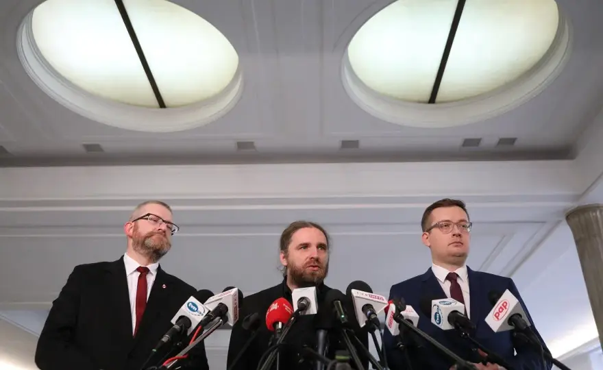 Konfederacja w Sejmie: Głosowania, fakty, strategia. Czy wiesz wszystko?