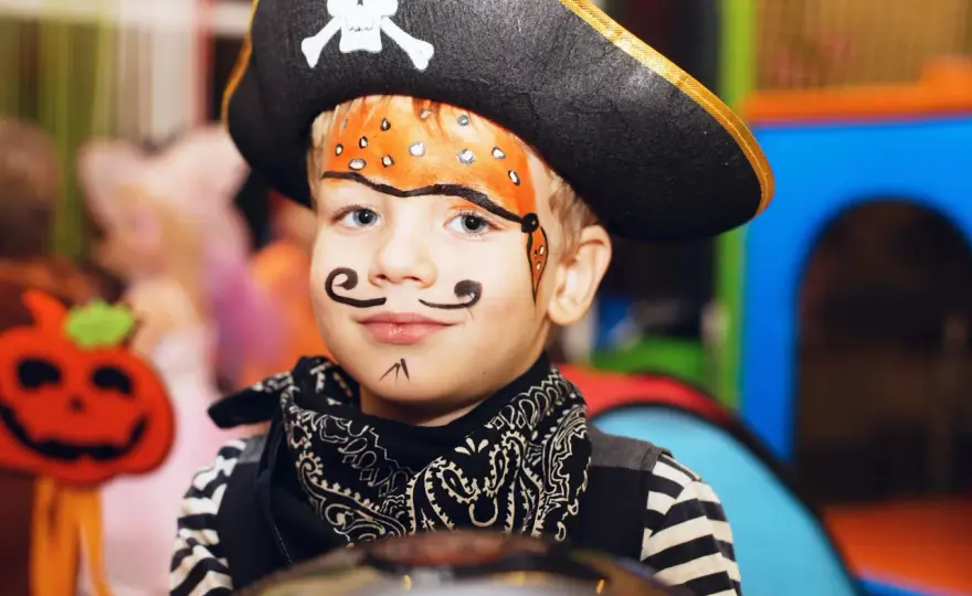 Piratenbart schminken - einfach, schnell und kindgerecht