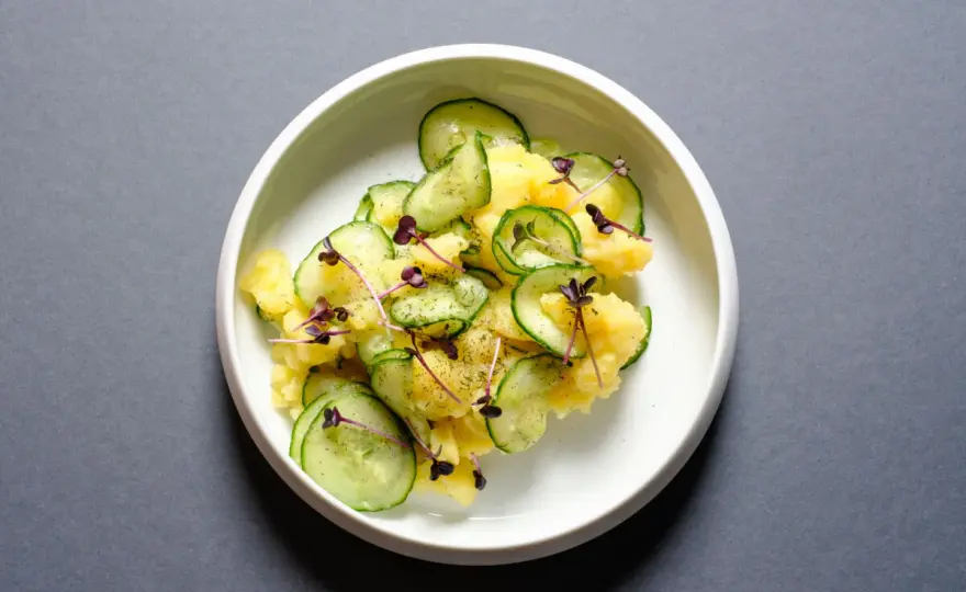 Kartoffelsalat mit Gurken - So bleibt er frisch & knackig