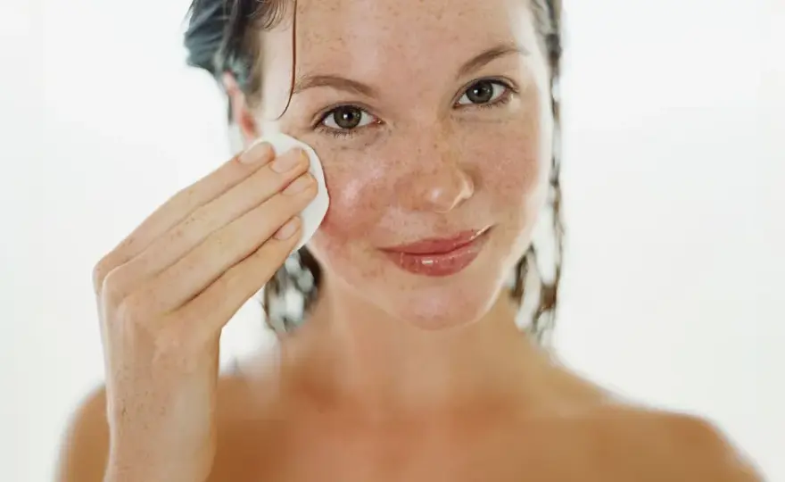 Make-up bei unreiner Haut – So deckst du Pickel richtig ab!