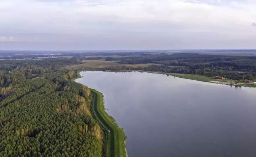 Zbiornik Biszcza - Plaża, lasy i sprzęt wodny. Czy to Twój hit?