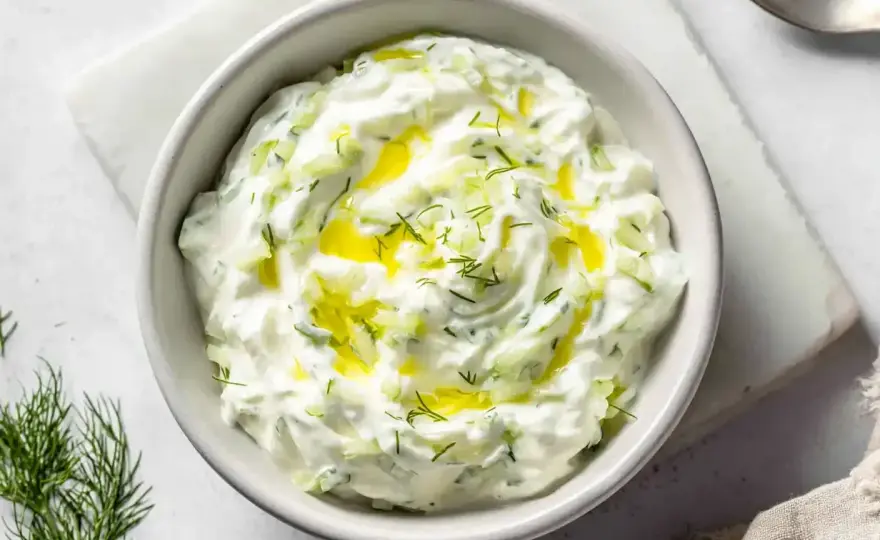 Tzatziki med crème fraîche - Så blir den krämigast & bäst