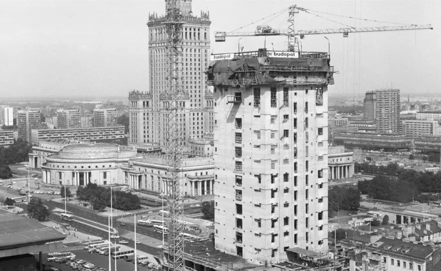 Hotel Marriott Warszawa – Kiedy powstał i jak wyglądała budowa?