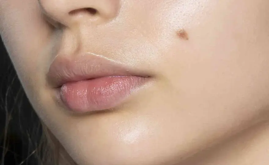 Vello facial: ¿Normal o hormonal? Guía de depilación eficaz