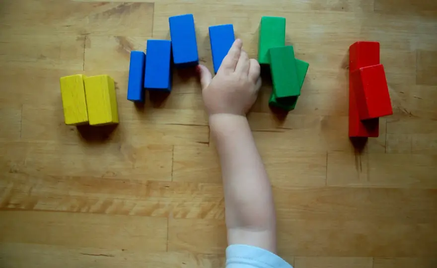 Farben lernen mit Kindern - So klappt's spielerisch!
