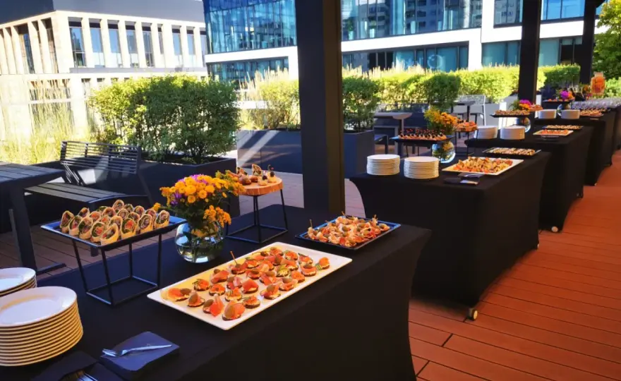 Catering Warszawa na imprezę: przewodnik, ceny i wybór firmy