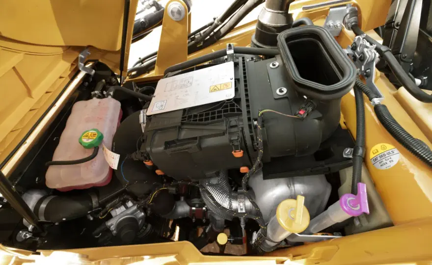 Cat 428C - Wlew oleju hydraulicznego i bezpieczna dolewka