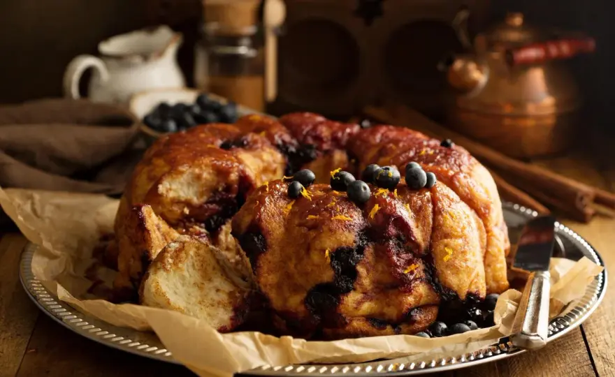 Babka z jagodami, która nie opada? Sprawdź ucieraną i drożdżową