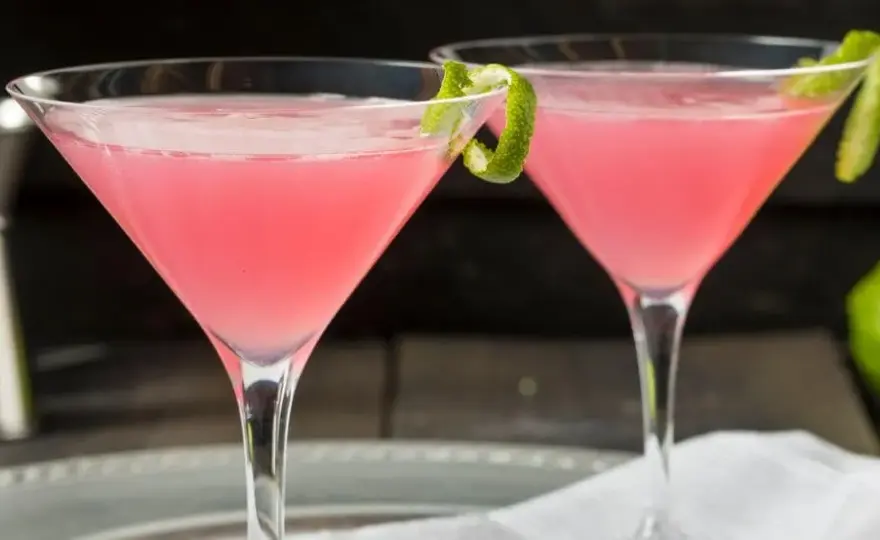 Najlepsze drinki z wiśniówką: Przepisy na smakowite koktajle