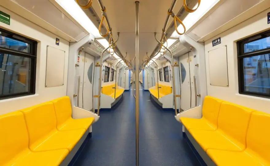 Zniżki PKP dla emerytów i seniorów: jak oszczędzać na podróżach?
