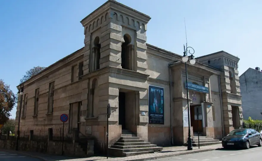 Synagoga w Nowym Sączu - Historia, architektura, pamięć