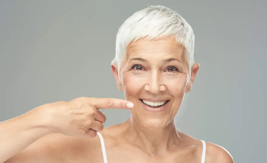Come rinforzare i denti dopo i 50 anni con le mosse giuste