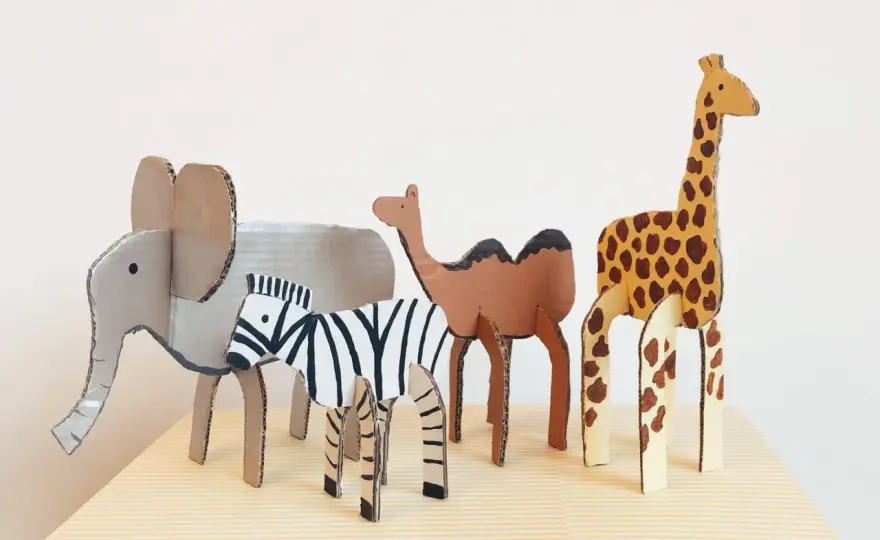 Cebra infantil - manualidades fáciles con cartón y pintura