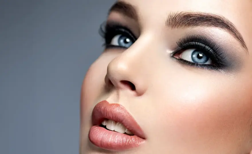 Smokey Eyes - Jak zrobić przydymiony makijaż oczu krok po kroku?